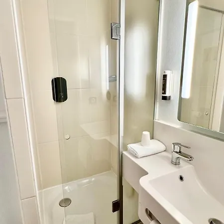 Centre Grand Palais Hotel 3*